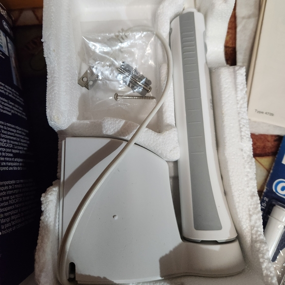 Braun Oral-B Electric Toothbrush Plaque Remover 3D - Picture 2 of 5